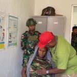 Satgas Yonif 521/DY Binter Pelayanan Kesehatan kepada Masyarakat Di Distrik Elelim