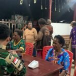 Dokter Satgas Yonif 763/SBA Laksanakan Penyuluhan Kesehatan dan Pemeriksaan Lansia Jemaat Gereja Sion Kumurkek
