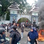 Massa geruduk kantor Gubernur sulsel Tuntut Hak ahli waris Batjo Dg,jumaleng