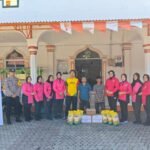 Bhayangkari Cabang Sabang Gelar Aksi Bersih-Bersih dan Bagi Sembako.