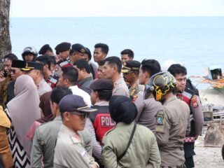 Kapolres Bulukumba Terjun langsung Tenangkan Situasi .Aksi protes Nelayan Situbaru
