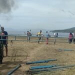 Babinsa Koramil 01/Sukajaya Bersama Warga Gotong Royong Siapkan Lapangan untuk Perayaan HUT RI ke-80