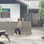 Bhabinkamtibmas Desa Kou Rayakan Kemerdekaan dengan Aksi Peduli Warga