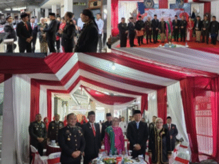 BUPATI LUMAJANG SERAHKAN LANGSUNG SK REMISI 17 AGUSTUS DAN REMISI DASAWARSA KEPADA WARGA BINAAN LAPAS LUMAJANG