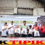 Wujudkan Kemerdekaan Bersama Masyarakat, Lapas Labuhan Ruku Turun Langsung Bagikan Sembako