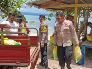 Polsek Kao Gelar Gerakan Pangan Murah di Halmahera Utara