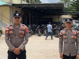 Kehadiran Polisi di Masjid, Wujud Nyata Polsek Sekayam Jaga Rasa Aman Ibadah Sholat Jumat di Wilayahnya