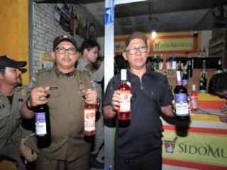 Satpol PP Tangsel Gelar Razia di Tempat Karaoke Ciputat dan Pamulang, 478 Miras Berhasil di Amankan