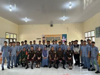 CEGAH PERUNDUNGAN DI KALANGAN PELAJAR, KEJARI SABANG GELAR JAKSA MASUK SEKOLAH DI SMAN 2