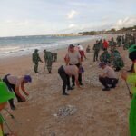Polda Bali Bersama TNI Dan Masyarakat Gelar Karya Bakti Pembersihan Pantai Kedonganan Dan Kuta