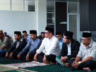 Shalat Jumat Digelar di Musallah Gedung Ammatoa .di Hadiri Wakil. Bupati Bulukumba dan Sekda