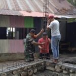 Tak Sekadar Mengawal Wilayah, Babinsa Bantu Warga Bangun Dapur Rumah