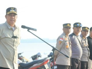 Pemerintah Kepulauan Meranti Dan Polres Sambut Baik Kurve Bersama Gerakan Asri Bersih Pantai Dorak