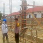 Bhabinkamtibmas Polsek Siantar Marihat Sampaikan Himbauan Kamtibmas kepada Pekerja Bangunan