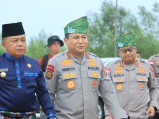 Kapolda Riau Susur Sungai Jelajah Kampung, Ajak Warga Jaga Budaya dan Alam