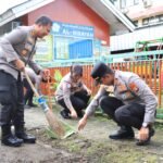 Hadir Lewat "Bang Jasri", Polres Metro Bekasi Kota  Kerja Bakti Bersihkan Masjid Jami Al-Hidayah