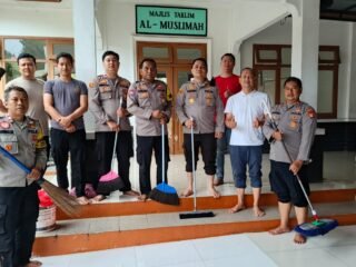 Kegiatan Korve Masjid Serentak Polda Metro Jaya Masjid Al Muaz Azazid Polsek Jati Asih