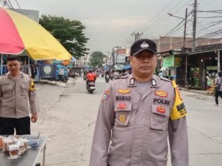 Polisi Hadir, Beri Rasa Aman Pedagang Takjil Dan Warga Yang Berburu Berkah Ramadhan