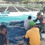 Perkuat Kebersamaan, Babinsa Krueng Raya Laksanakan Komsos dengan Nelayan Gampong Binaan