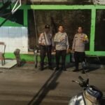 Bhabinkamtibmas Polsek Rawa Lumbu Sambangi Pos Satkamling Antisipasi Perang Sarung