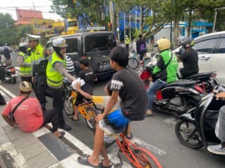 Berkah Ramadhan, Satlantas Polres Ternate Gelar Polantas Menyapa dan Berbagi Takjil