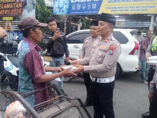 Ramadhan Penuh Berkah, Satlantas KP3 Berbagi Takjil, Bertajuk Tertib Berlalulintas  Surabaya, kpktipikor