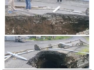 Tim Media Dan YBH PEGASUS PATALALA, Berkunjung Ke Lokasi Lubang Maut: Jembatan Bayurejo Cebol Di Hantap Derasnya Air Mengalir Akibat Hujan Terabaikan, Warga Desa Bayu "Digantung" Anggaran.