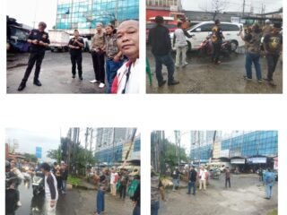 Jumat Berkah Di Bulan Ramadhan Grib Jaya DPC Kota Bekasi Berbagai Takjil Kepada Pengendara Yang Lewat Depan Sekretariat DPC Kota Bekasi