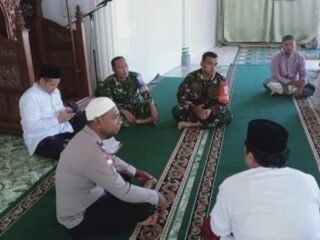 Jaga Kekompakan Warga, Babinsa Koramil 02/Sukakarya Hadiri Musyawarah Pemilihan Tgk. Imum Gampong Krueng Raya