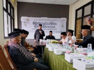 Lembaga Kerapatan Adat Alam Minang Kabau (LKAAM) Sumatera Barat Berbuka Bersama.