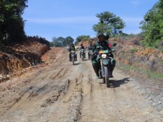 Lakukan Pengawasan dan Evaluasi Pelaksanaan TMMD ke-127 Kodim 0116/Nagan Raya, Tim Wasev Kunjungi Desa Ujung Blang