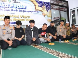 Ramadhan Penuh Kepedulian, Wakapolres Dan Kapolsek Bekasi Utara Berbagi Sembako dengan Pemulung Dan Fakir Miskin