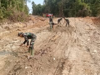 Satgas TMMD 127 Terus Kerjakan Jalan Desa