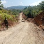 Satgas TMMD ke 127 Kodim 0116 Nagan Raya Datangkan Greder untuk padatkan Pasir