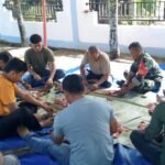 Babinsa Paya Seunara Bersama Warga Gotong Royong Persiapkan Kenduri Khatam Al-Qur’an.