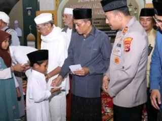 Safari Ramadhan dan Peringatan Nuzulul Qur’an di Masjid Jami’ Praya, Pemprov NTB Serahkan Bantuan Rp1 Miliar