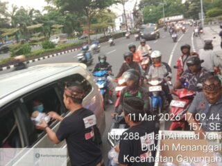 Spektakuler Hari ke-21 Ramadan, MAKI Jatim Masih Tebar Kebaikan dengan Pembagian Takjil di Bundaran Waru