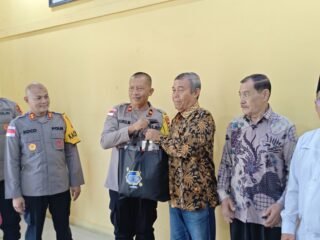 Kapolres Sabang Bagikan Paket Lebaran untuk Purnawirawan, Warakauri, dan Anggota PWI