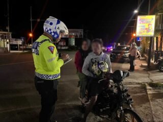Satgas Kamseltibcar Lantas (Sat Lantas) Polres Halsel Gelar Patroli Malam dan Tindak Knalpot Brong