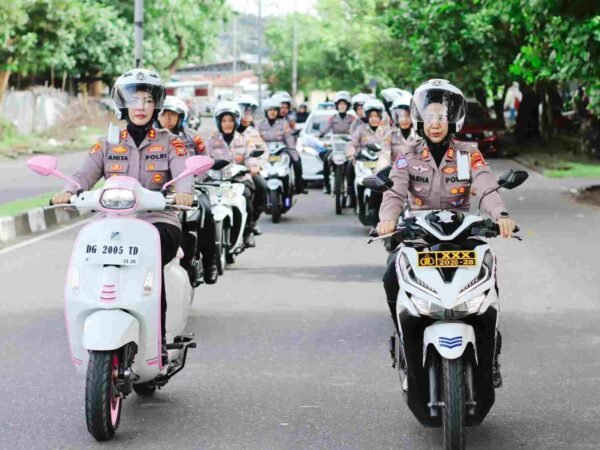 Pastikan Kamtibmas Kondusif Jelang Lebaran, Kapolres Ternate Pimpin Patroli Motor Pasukan Polwan*