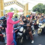 Dipenghujung Ramadhan Tetap Perduli : Polres Sabang Berbagi Takjil Untuk Masyarakat