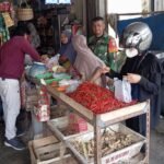Jelang Idul Fitri, Babinsa Koramil 01/Sukajaya Sukajaya Pantau Aktivitas Jual Beli dan Stabilitas Harga Pangan