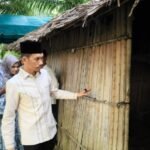 Bupati Aceh Barat kunjungi Warga kurang mampu serahkan Bantuan masa panik .