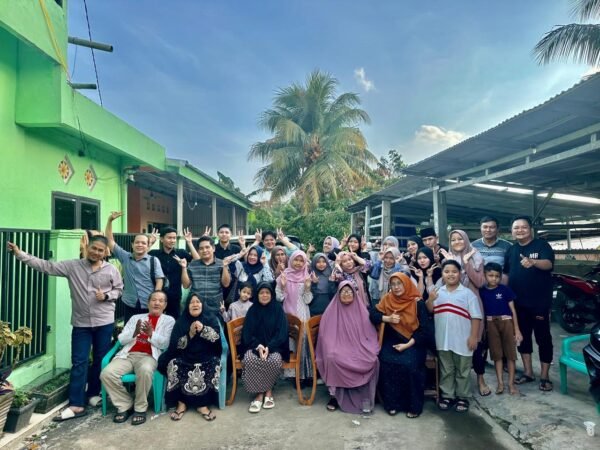 kami keluarga besar h. berkat ibrahim mengucapkan minal aidin walfaijin, mohon maaf lahir dan batin 1 syawal 1447 h.