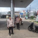 Patroli Dialogis Bhabinkamtibmas Jakasampurna Cek Ketersediaan Pertalite Hingga Pertamax di SPBU Jakasampurna