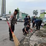 Semarak Hari Peduli Sampah Nasional, Aparat Gabungan Pondok Gede Beraksi di Simpang Caman