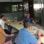 Ngopi Bareng Warga, Babinsa Balohan Perkuat Silaturahmi Lewat Komsos