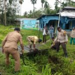 Polres Kepulauan Meranti Bersama Warga Membagun Jembatan Merah Putih Akses Antar Desa Makin Terbuka