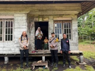 Polsek Tebing Tinggi Barat Beri Vitamin dan Makanan Bergizi Di Desa Tenan