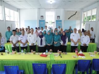 Tim posyandu kabupaten Asahan kunjungan desa perkebunan teluk dalam untuk mempersiapkan lomba posyandu tingkat Sumatra Utara